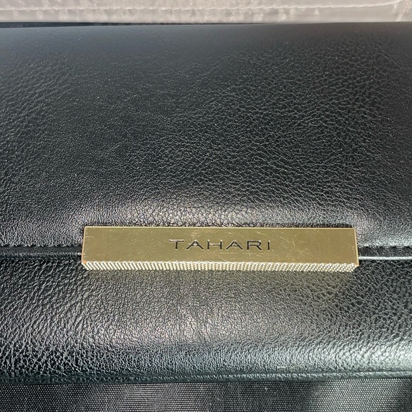 Tahari wallet (IB-2) - Picture 1 of 7